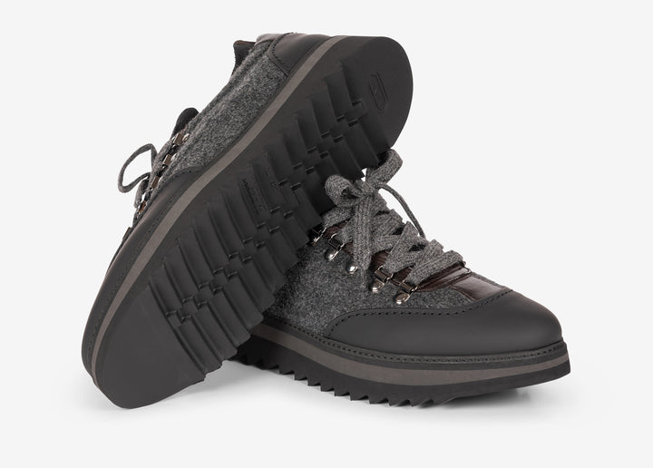 Sneaker in vitello gommato, lana e cervo