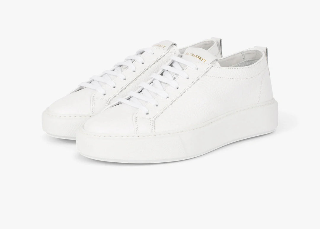 Sneaker in white leather