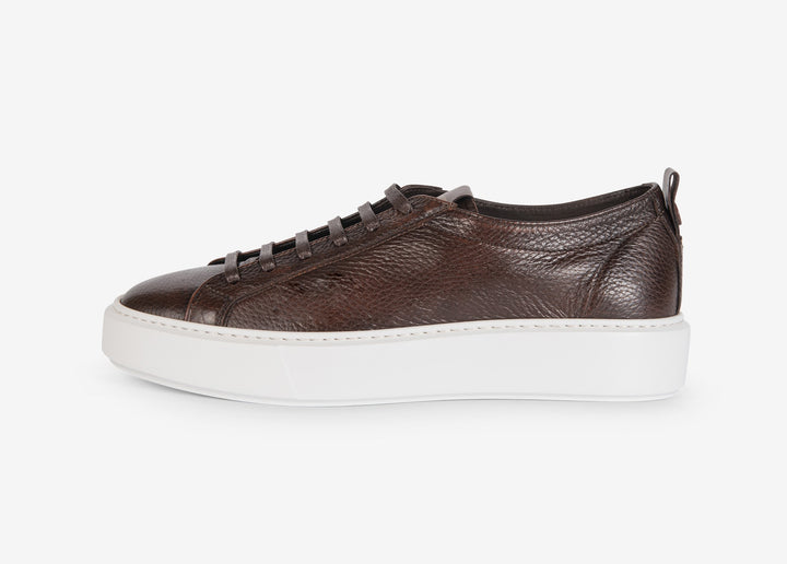 Sneaker en cuir de cerf marron