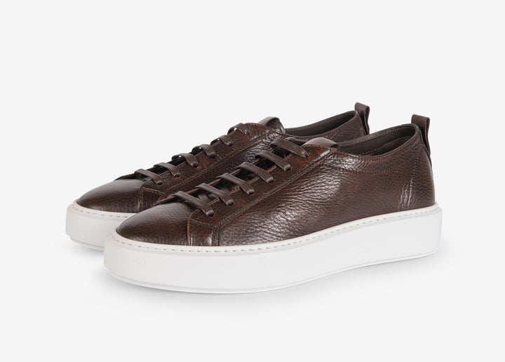 Sneaker en cuir de cerf marron