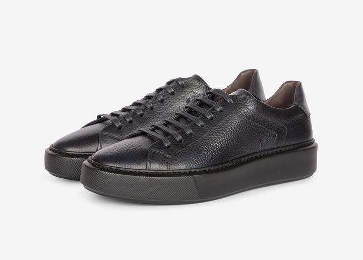 Sneaker in vitello martellato blu