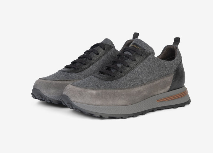 Sneakers de course en suede gris