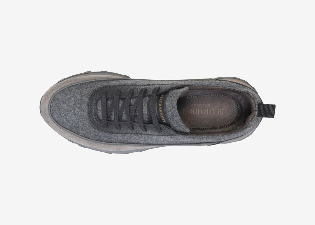 Running sneakers in grey suede