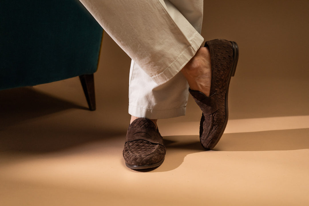 Dark brown woven loafer in suede with band