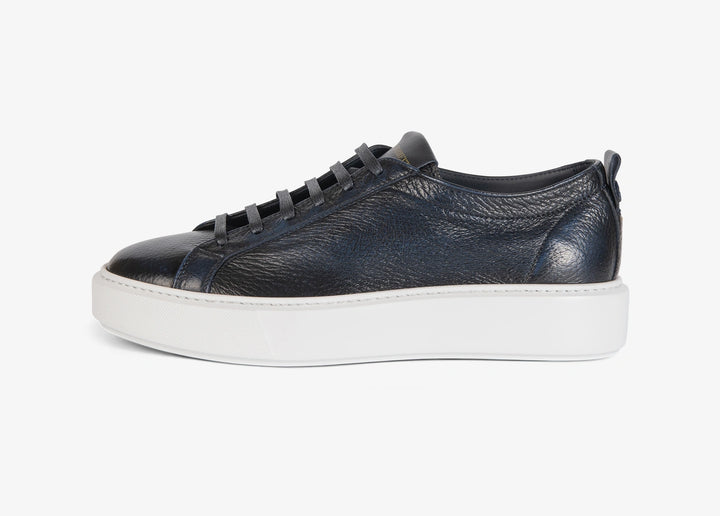 Sneaker en cuir de cerf bleu